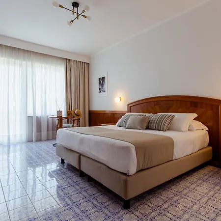 Hotel Grand Cesare Augusto 4*