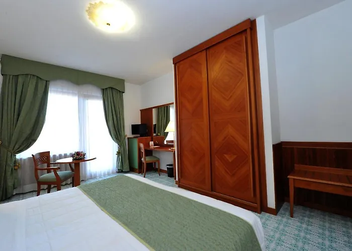 Grand Cesare Augusto سورينتو